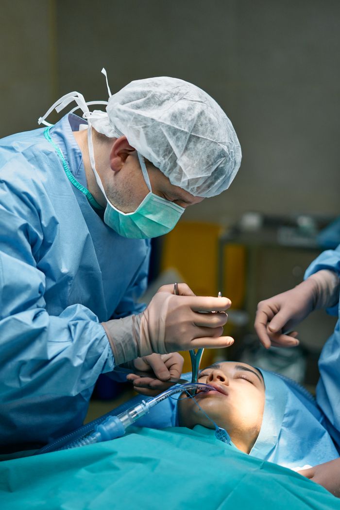 A medical team performs surgery in an operating room, ensuring patient care and precision.